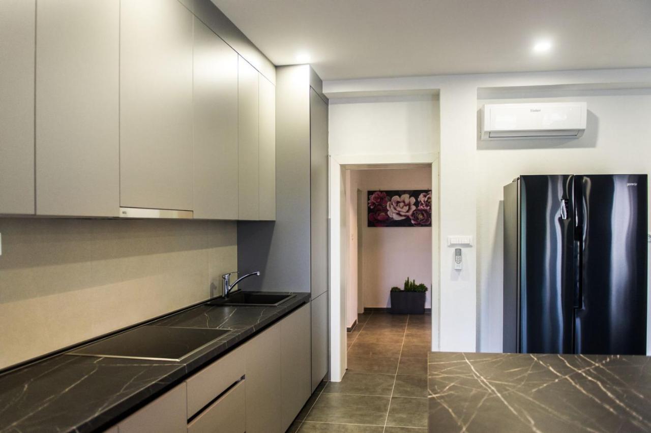 Apartment Lux Elba Kaštela Zewnętrze zdjęcie